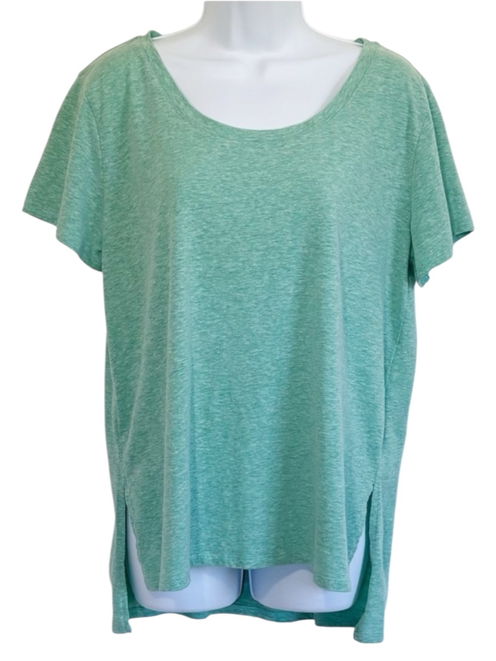 UMGEE Relaxed Fit V-Neck Tunic Top Medium Green Side Slit Short Sleeve EUC